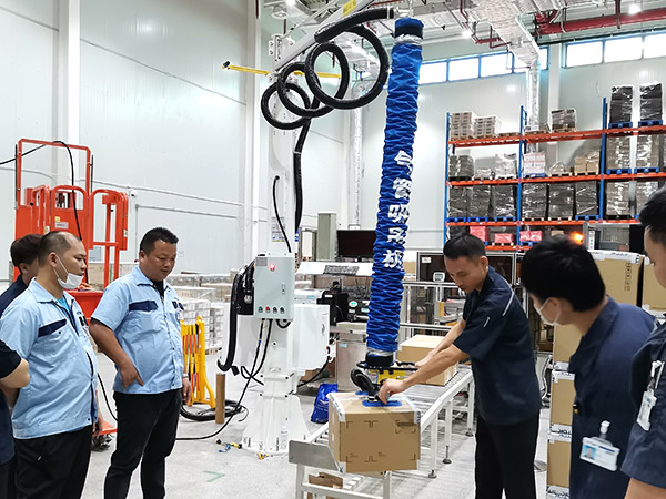 气管吸吊机-纸箱搬运现场